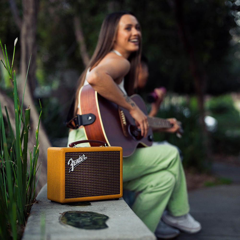 Fender INDIO 2 Tweed Black Fender Bluetooth Speaker