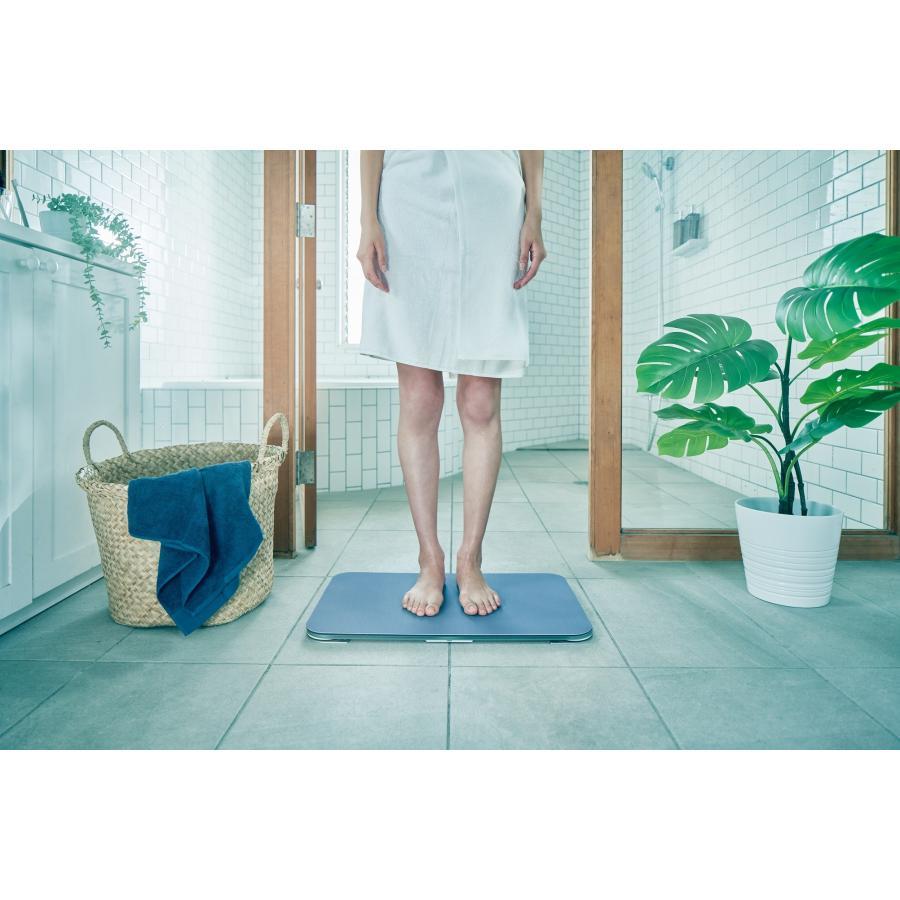 Smart Bath Mat with Weight Scale and Smartphone Link, Gray