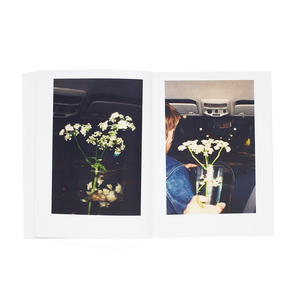 [Signed / Limited to 500 copies / Deadstock] White Flowers by Sayo Nagase Photobook