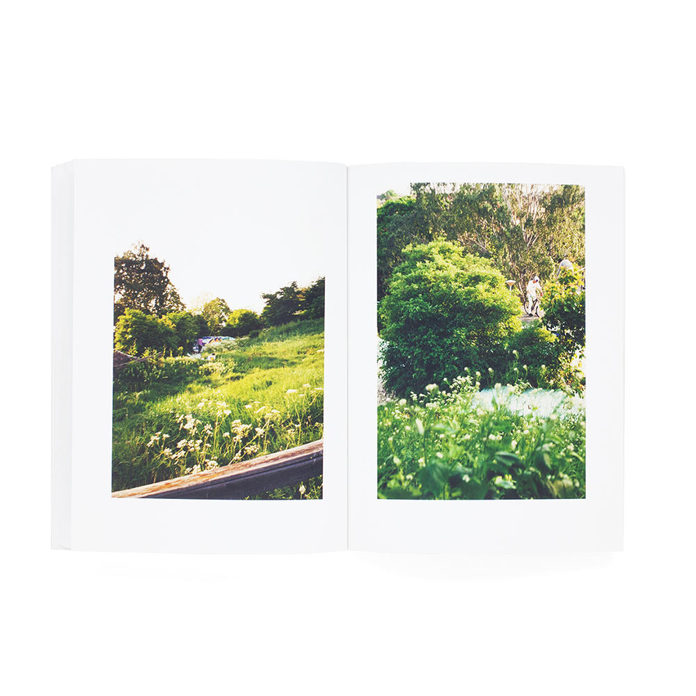 [Signed / Limited to 500 copies / Deadstock] White Flowers by Sayo Nagase Photobook