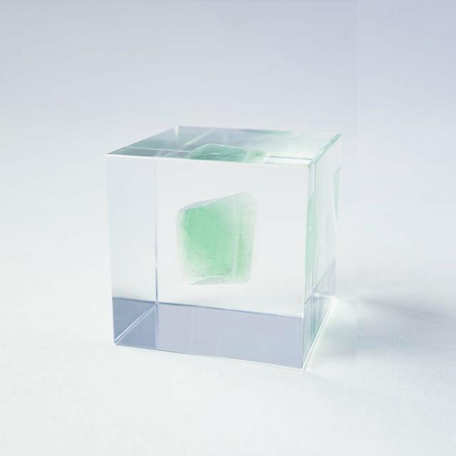 Sola cube fluorite (4cm)