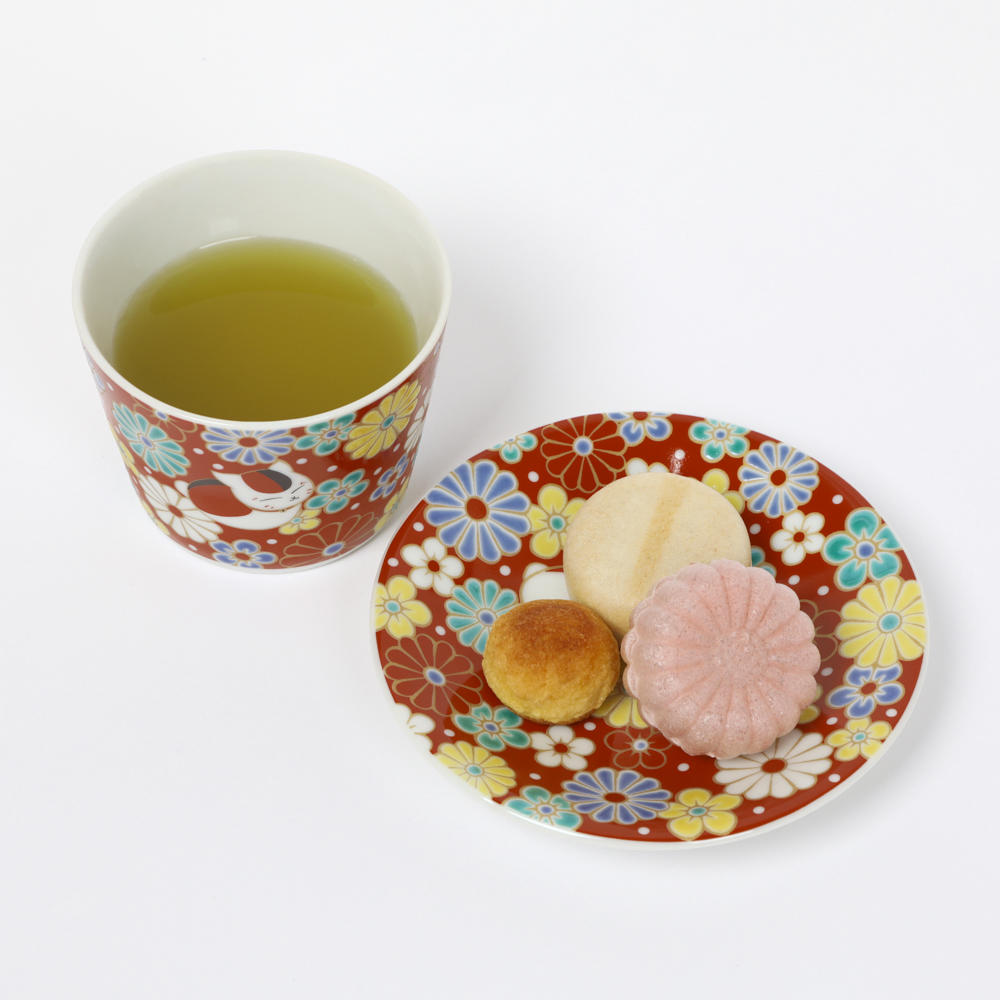 [IP] [Now accepting reservations] Natsume&#39;s Book of Friends Kutani ware cup and small plate set with plum and chrysanthemum pattern