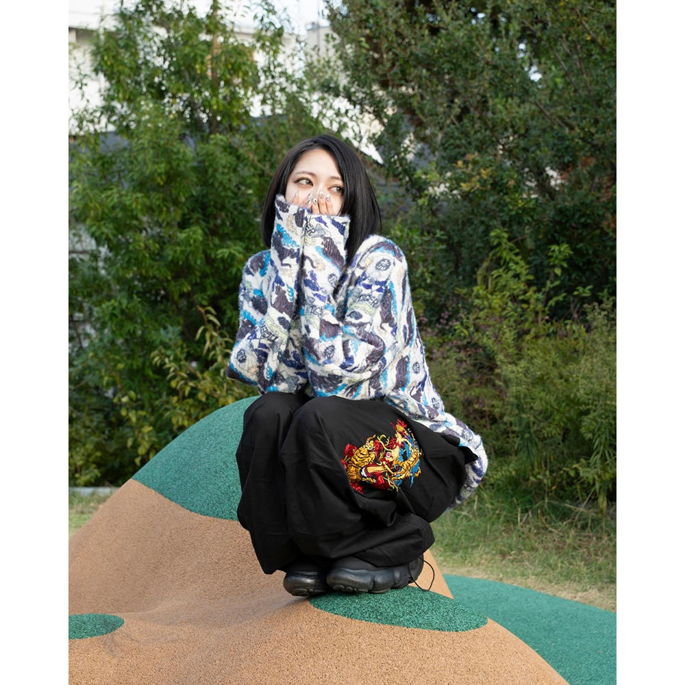 Sweater (collaboration product between &quot;Chukatabetai&quot; and Ayako Ishiguro)