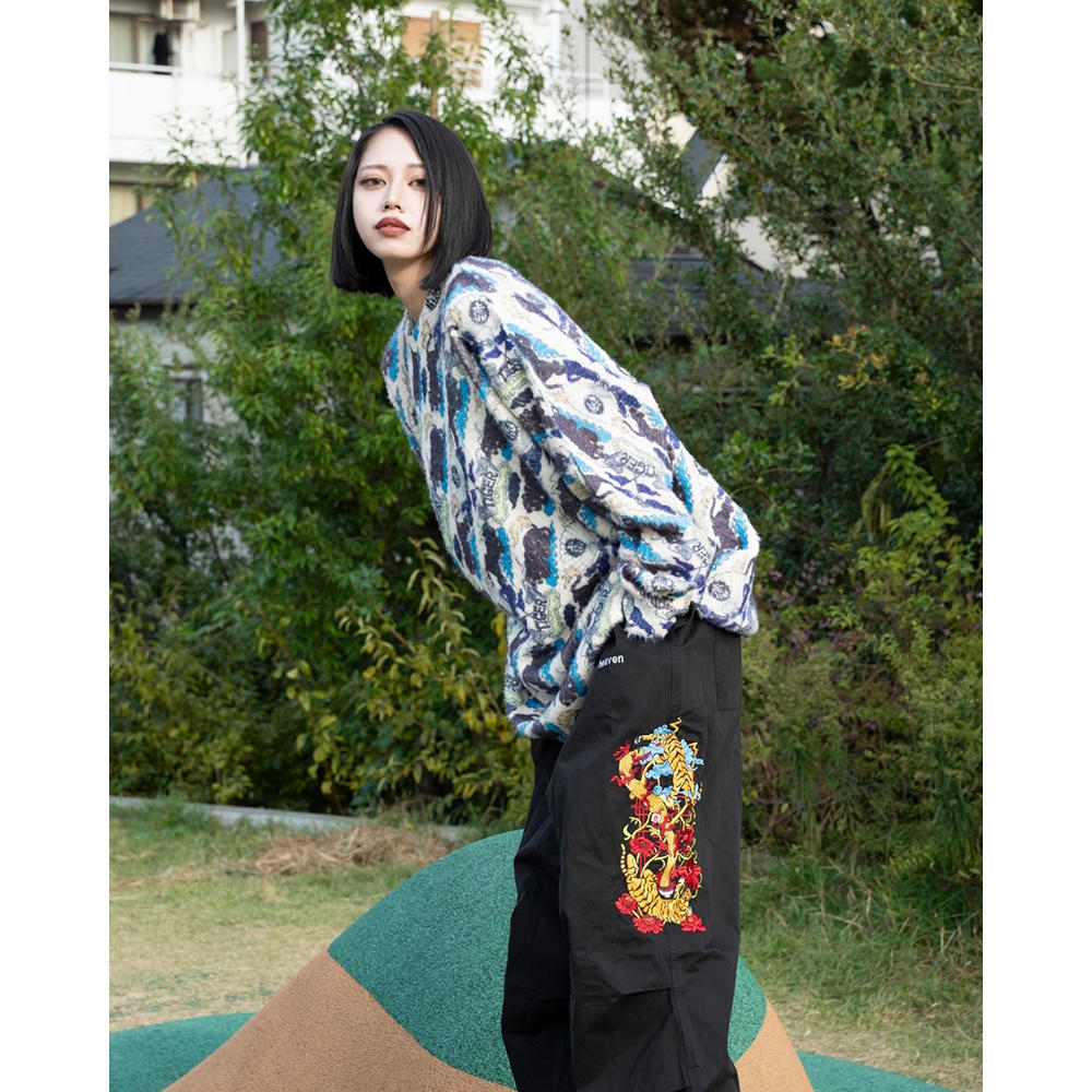 Sweater (collaboration product between &quot;Chukatabetai&quot; and Ayako Ishiguro)