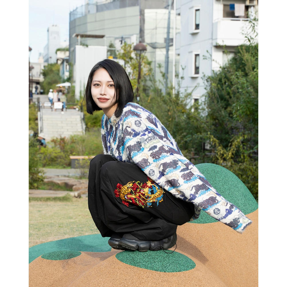 Sweater (collaboration product between &quot;Chukatabetai&quot; and Ayako Ishiguro)